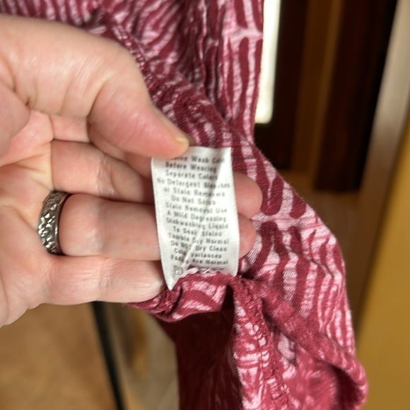 NWOT Fresh Produce Burgundy Elbow Sleeve Windfall Shark-bite Hem Tunic Sz Medium - Picture 7 of 9